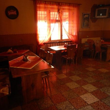 Penzion A Restauracia Pod Hradom, Turna Nad Bodvou Dış mekan fotoğraf