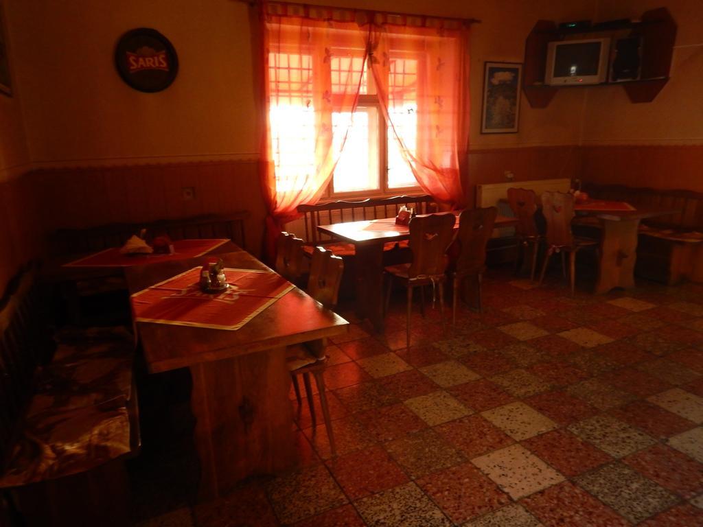 Penzion A Restauracia Pod Hradom, Turna Nad Bodvou Dış mekan fotoğraf